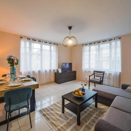 Le Voltaire - Hypercentre - Netflix Tours