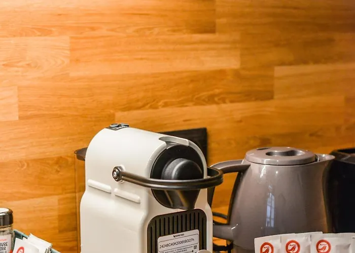 Le Voltaire - Hypercentre - Netflix Тур